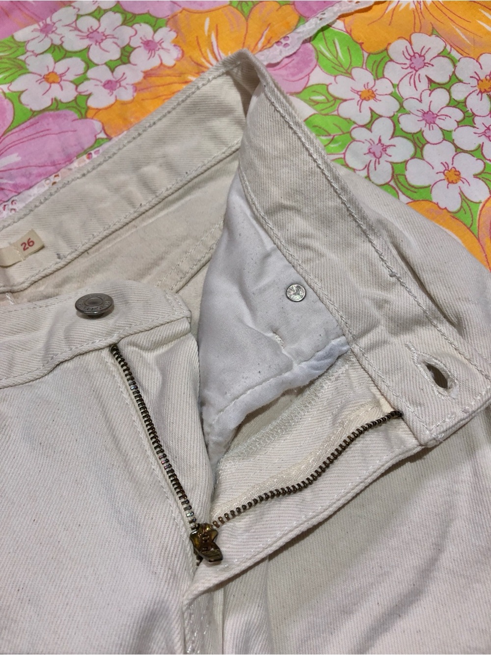 Levi’s Low Pro Straight Leg Jeans Size 26 Ecru Off-White Distressed 90s Baggy - Picture 12 of 16